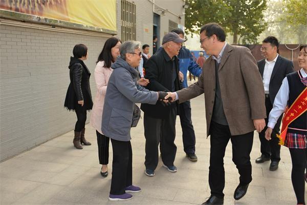为霞尚满天 重阳再欢聚