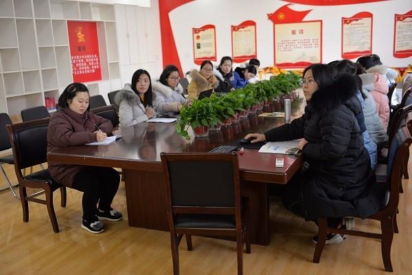 立足英语表达策略 解决教学现实问题