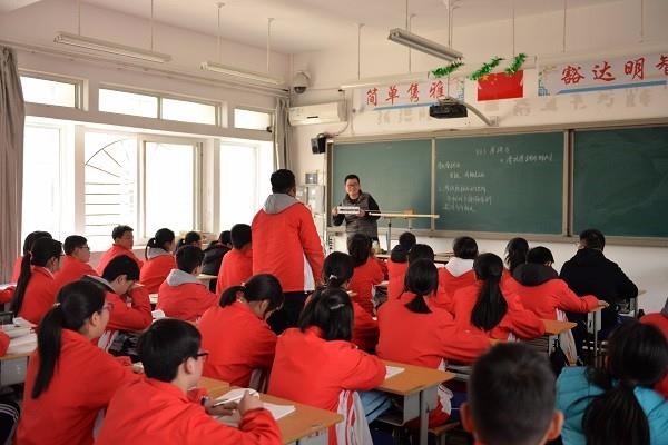 帮辅青年教师 紧抓课堂一线