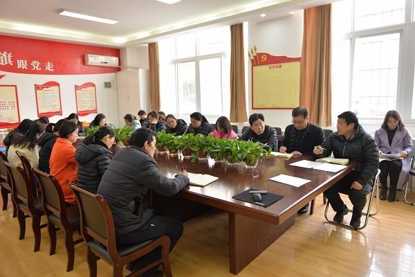 共产党员不忘初心 争做优秀一马当先