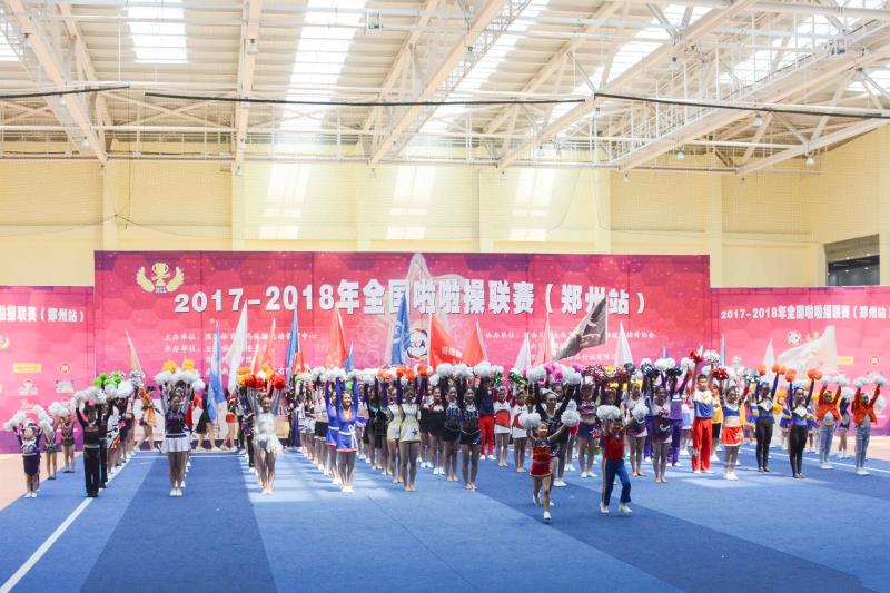 乘着梦想 展翅翱翔