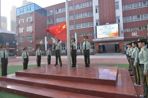 千重锦绣竞风流  百尺竿头谱华章