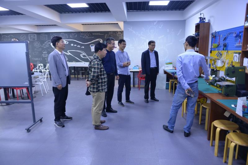 参观指导创客教育 深化特色课程内涵