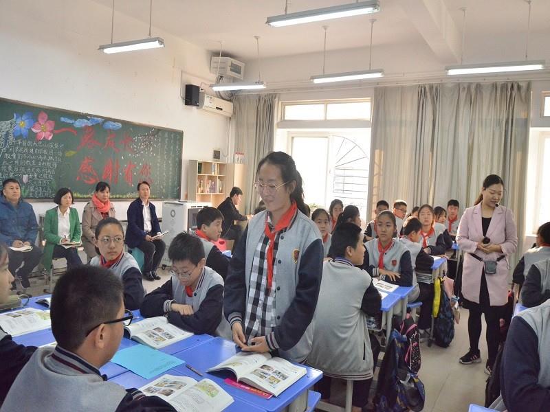 区教育发展中心教研员到我校指导学科教学