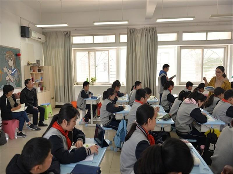 金水区责任督学对郑州市第七十一中学工作进行专项督导