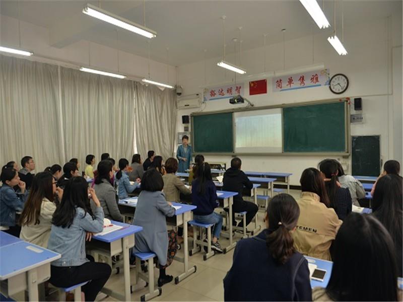 心守三尺讲台  静待春暖花开