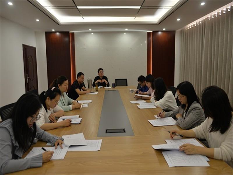 专家引领高标准  共同学习促提升