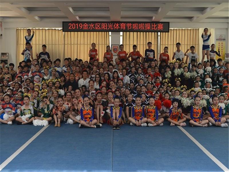 郑州市第七十一中学啦啦操队荣获金水区校园啦啦操比赛第一名