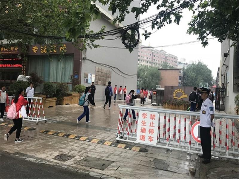 七十一中周边环境整治 扎实推进市级创卫工作