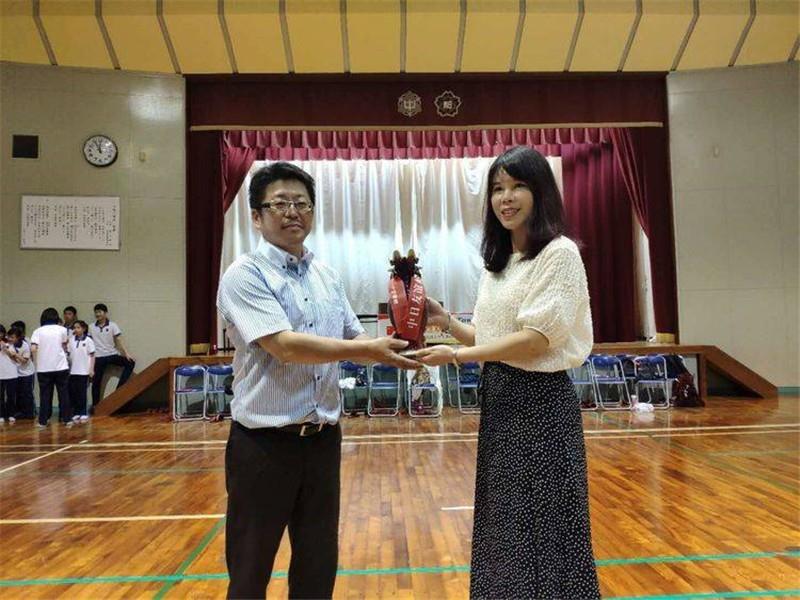 岁月静好今相聚，韶光潋滟同青春