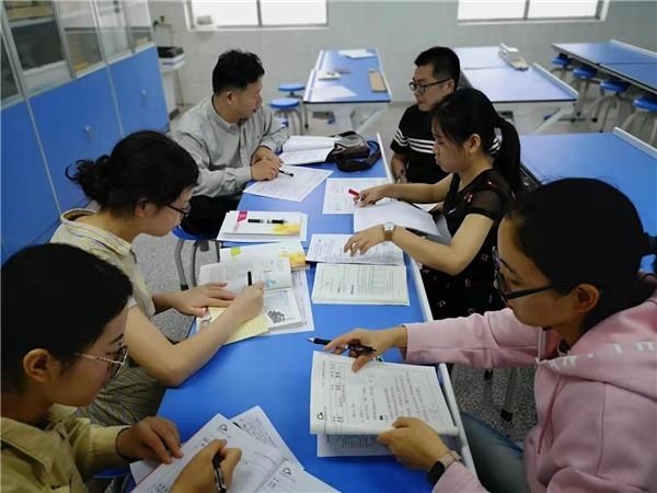 教书教研 师生共进步