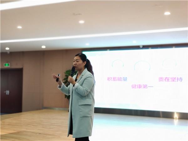 我校陈宁老师在“金水教育大讲堂”做《中考路上，我们一路同行》主题讲座