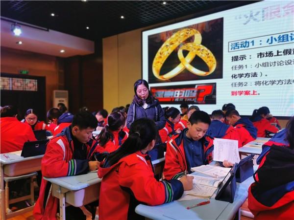 教学教改无穷极  内外求索阔步行