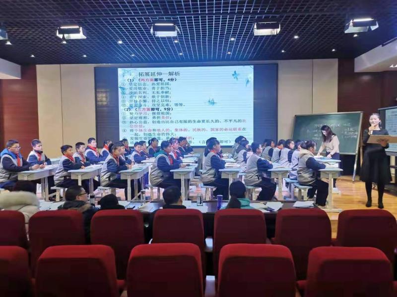 学案护航展风采，千锤百炼花自开