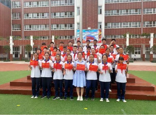 【多样课程】女孩们的叛逆与温暖——七十班话剧《转身，拥抱阳光》 ​