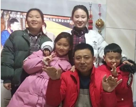 【家榜样】我与孩子共成长——2022届二班学生王怡婷家长