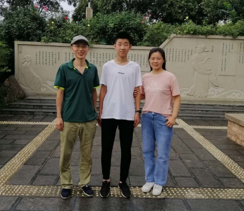 【家榜样】我与孩子共成长——2021届十班学生张天雨家长