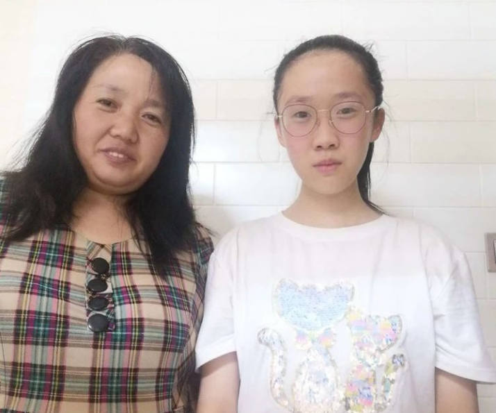 【家榜样】我与孩子共成长——2022届一班学生李晓佳家长