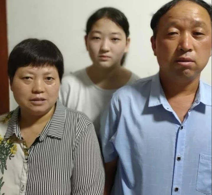 【家榜样】我与孩子共成长——2022届十班吕佳佳家长