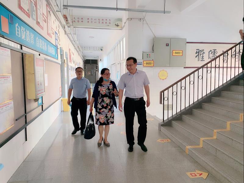金水区责任督学到郑州市第七十一中学检查秋季开学工作