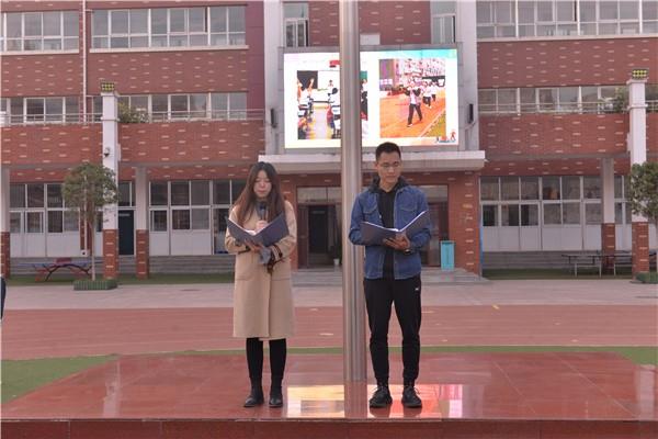 【教师风采】情在教育里，爱在师生间