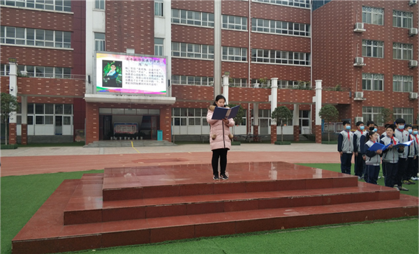 【教师风采】青年教师陈阳国旗下演讲
