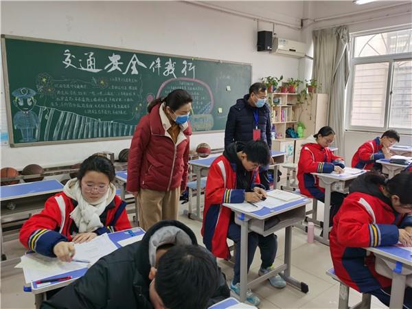 【71时讯】厉兵秣马搏期末  严谨认真督考场