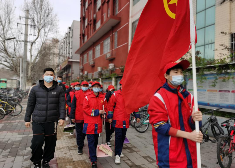 【71时讯】弘扬雷锋精神  继承优良传统