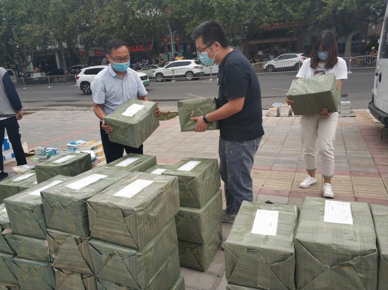 【71时讯】别样发书暖人心