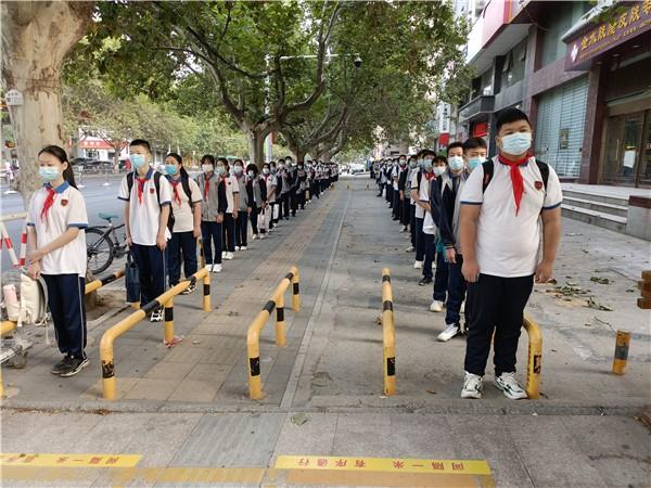 【71时讯】金秋时节暖阳日  七一少年又归来