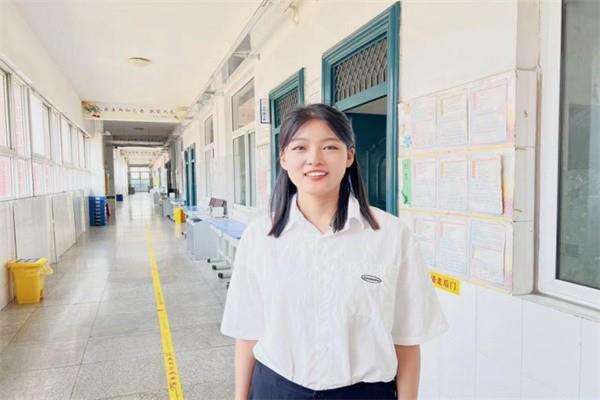 【教师风采】郭蕾老师国旗下演讲《清风润我心 清廉进校园》