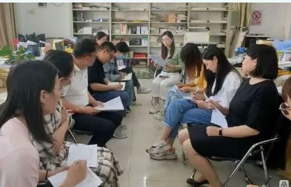 【教师发展】党建引领促发展，真抓实干谱新篇——八年级学部第十七周班会课校本教研