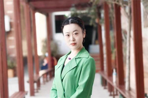 【教师风采】魏露老师国旗下演讲《读懂今日的时光》