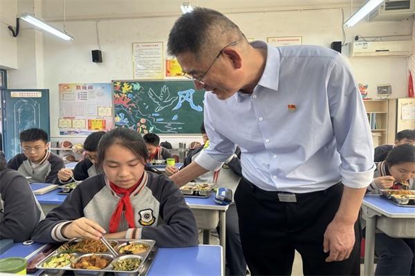 【71时讯】“食”刻守护 安全相伴