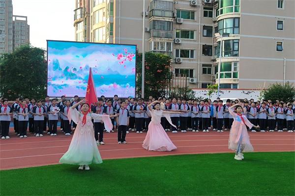【71时讯】课程汇报呈多元 新生启航展风采