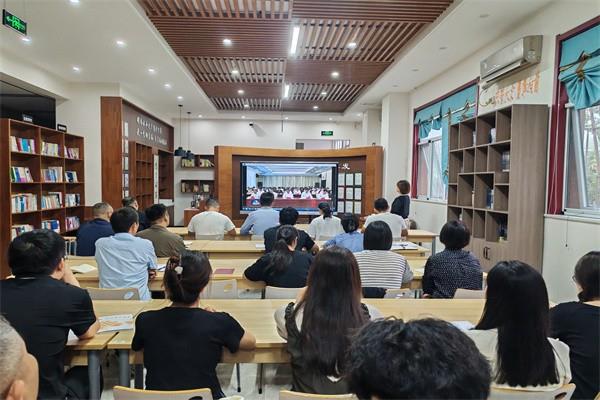 【教师发展】 深学细悟勇担当 笃行实干履职责