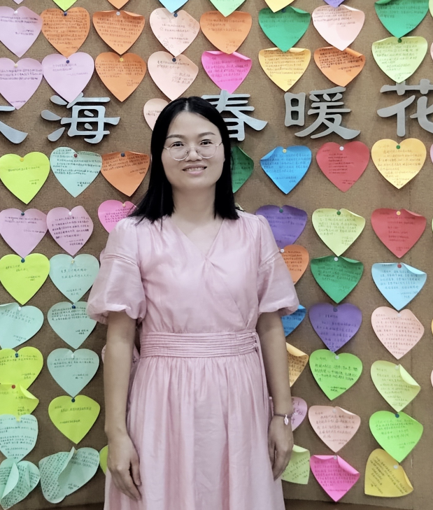 【教师风采】贾雪娇老师国旗下演讲《诵读经典启智慧，浸润书香伴成长》