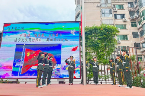 【71时讯】传承五四精神 做新时代优秀接班人 ——郑州市第七十一中学第13周主题升旗仪式