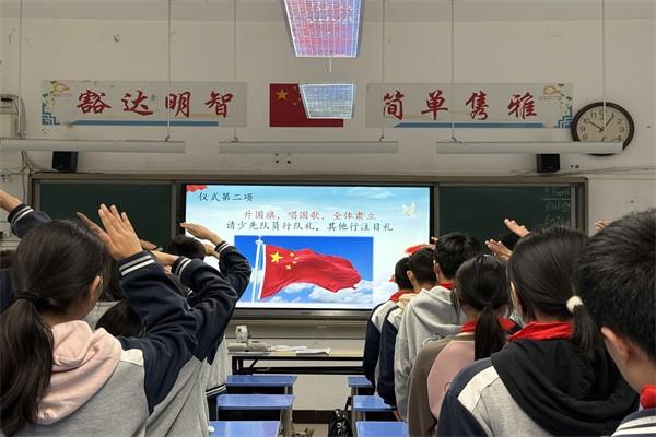 【71时讯】奔跑燃激情，运动强身心 ——郑州市第七十一中学第4周主题升旗仪式